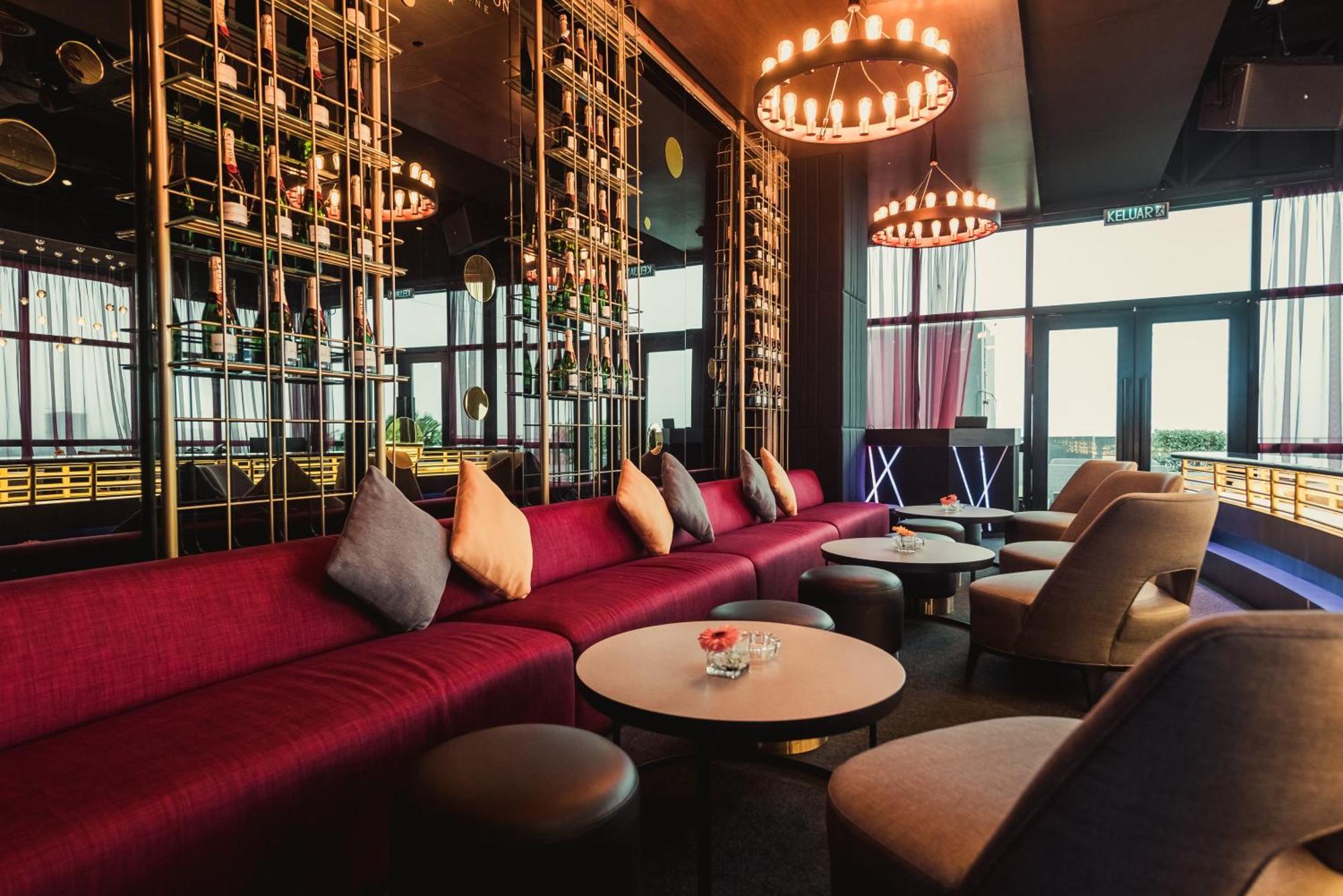 Weil Hotel Ipoh Ngoại thất bức ảnh The interior of the bar